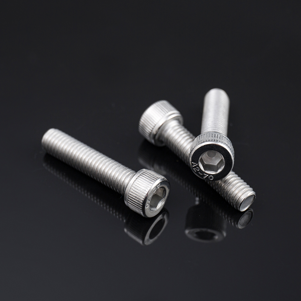 Tornillo de máquina con casquillo hexagonal